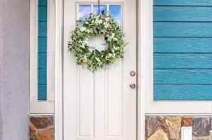 Realtors have seen too many people make this front door decor mistake