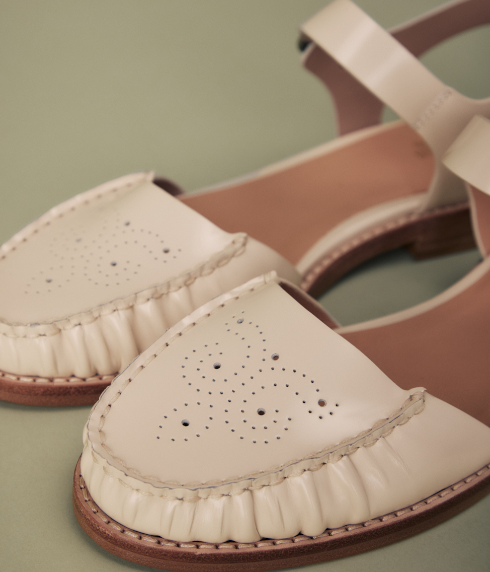 Womens Colette Closed Toe Sandal