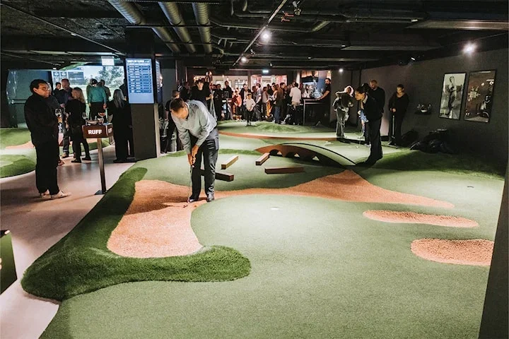 Minigolf med eller utan pinsa & dryck på RUFF Drottninggatan