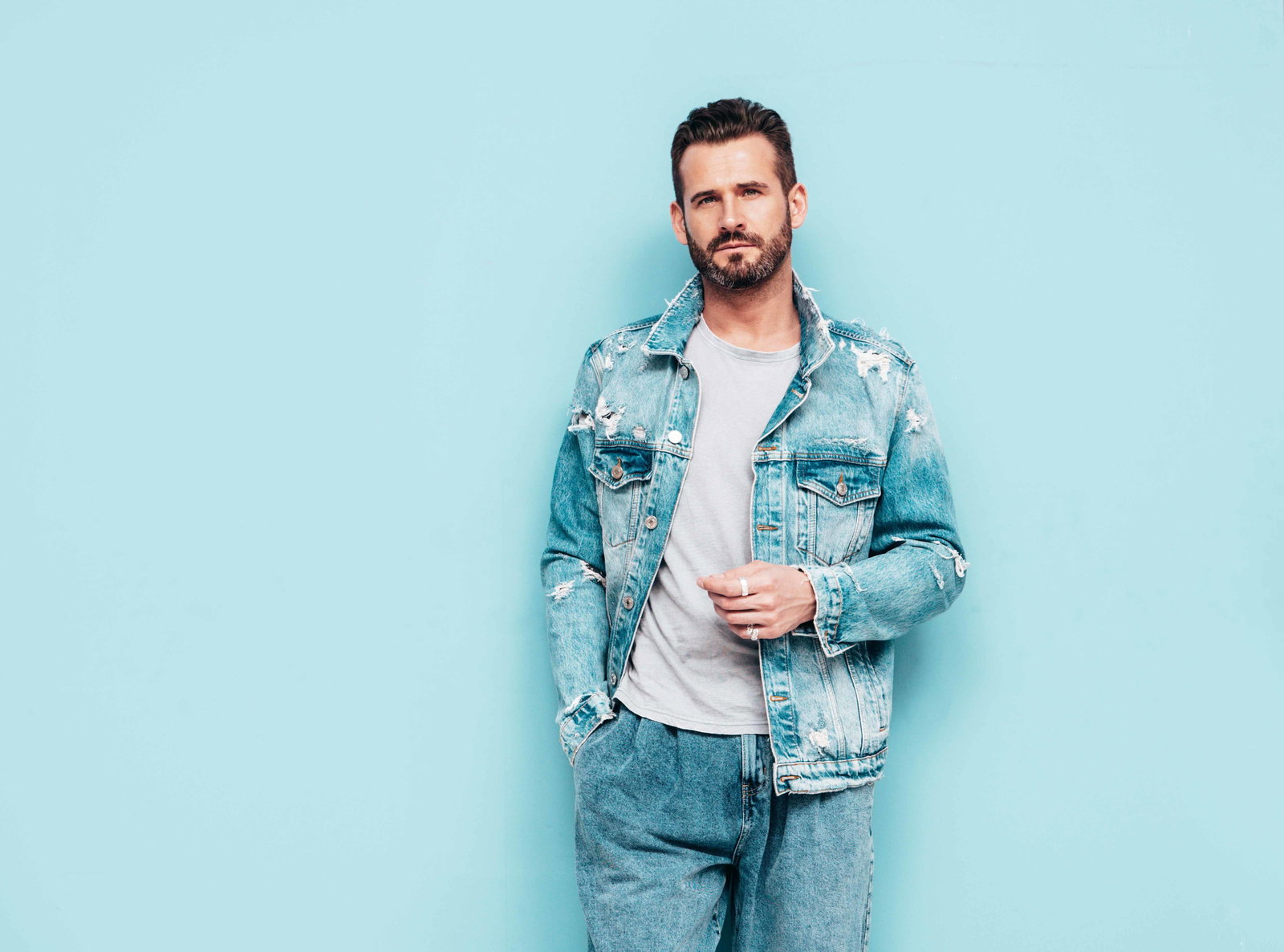 Stylischer Look in Jeans – leichte Styles für Pfingsten