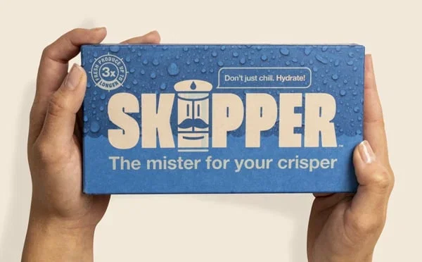 Hands holding a Skipper.