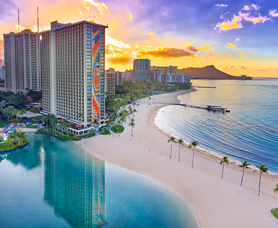 Oahu: Hilton Hawaiian Village Waikiki Beach Resort Package.