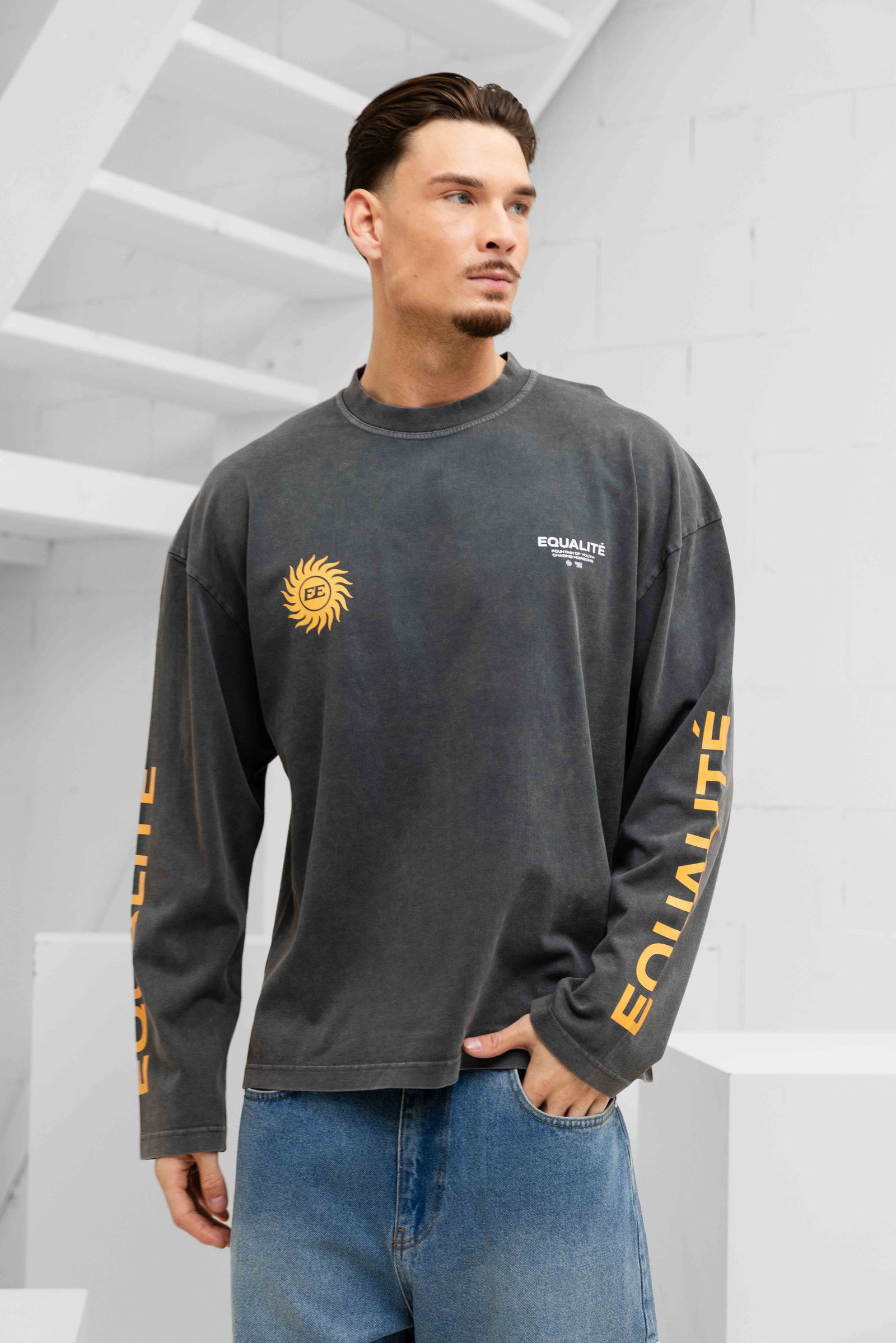 Image of Pre-order 23 mei Equalité Sunny Oversized Longsleeve Heren Donkergrijs