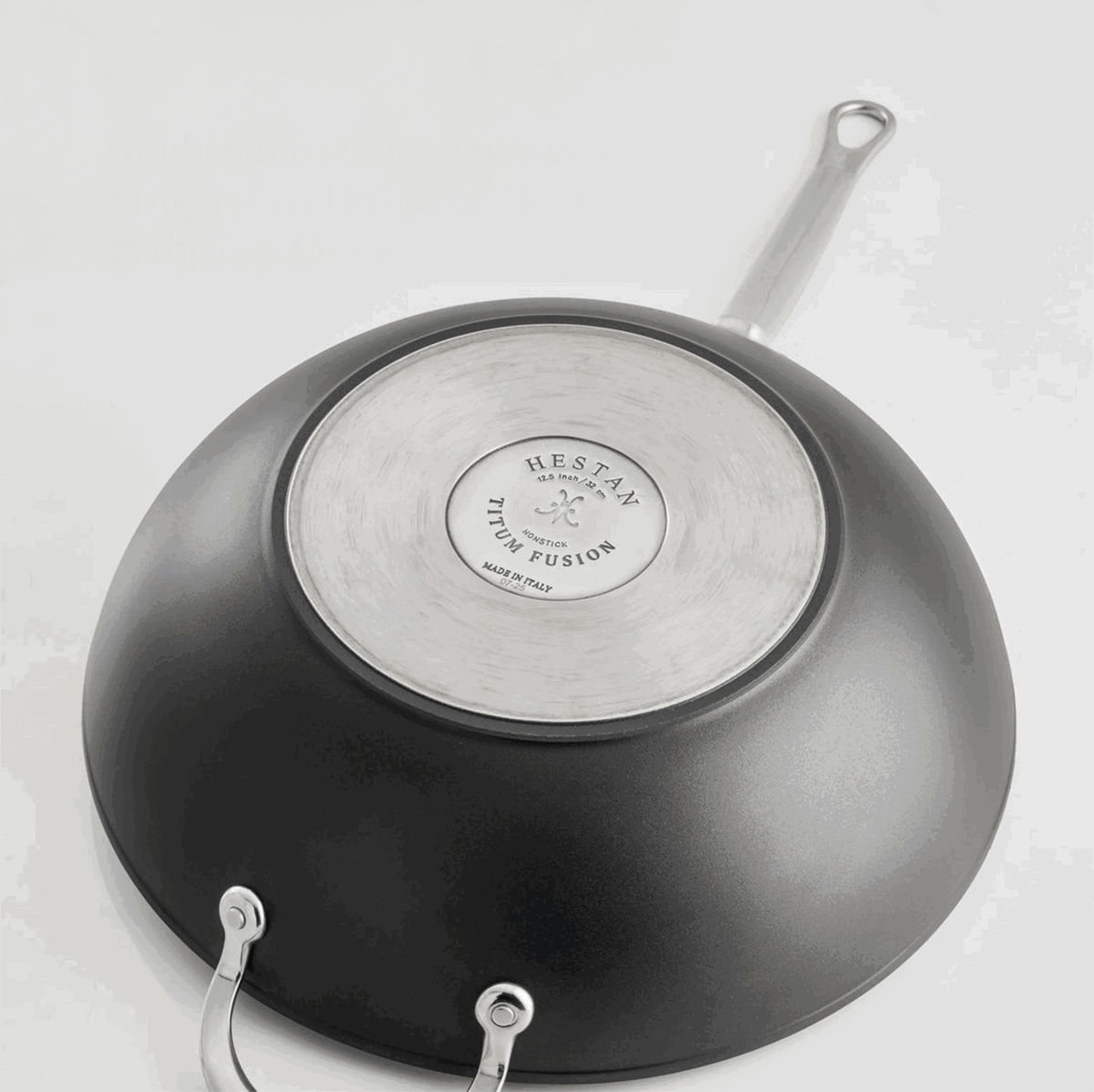IMG: Closeup of TITUM Nonstick Wok base