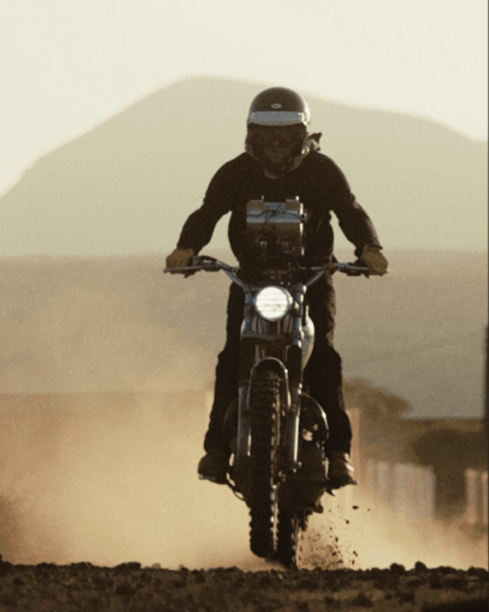 Triumph Heritage Norra 1000 Wheelie Footage