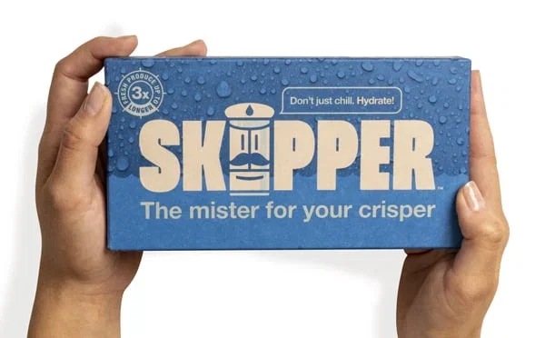 Hands holding a Skipper.