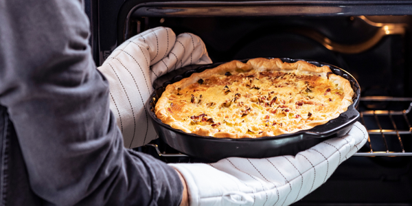Cast Iron Pie Dish and Oven Mitts