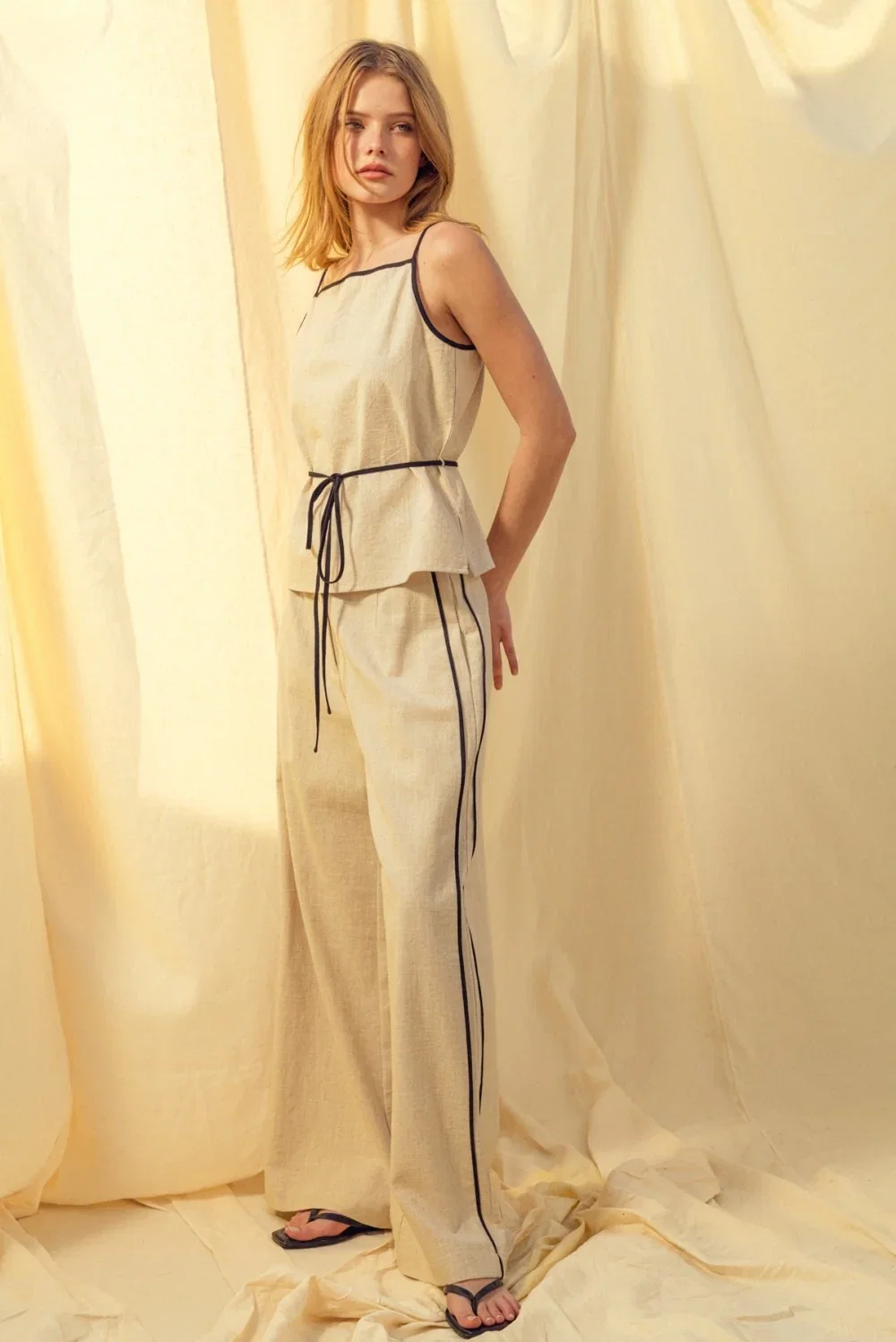 LINEN TROUSER WITH CONTRAST PIPING