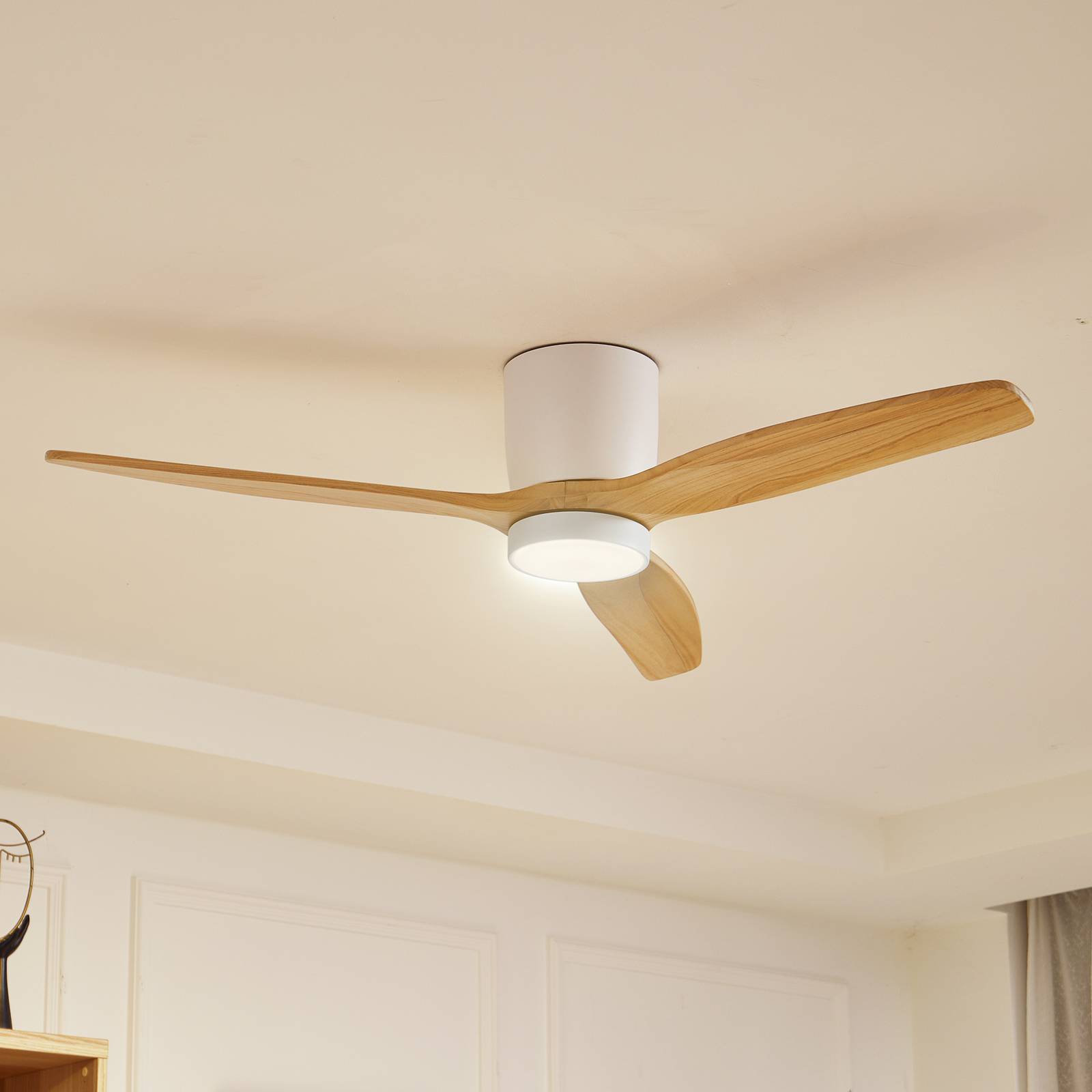Lucande Ventilador de techo LED Faipari, blanco, CC, silencioso, 132 cm