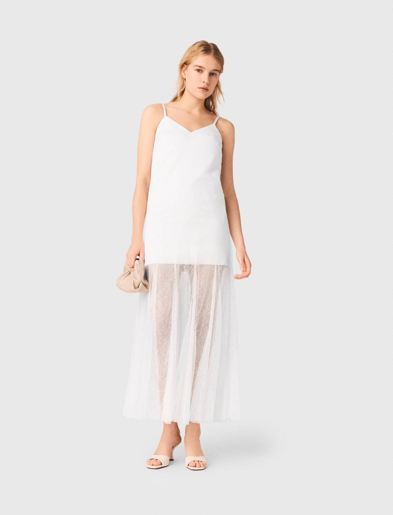 Robe en taffetas et dentelle