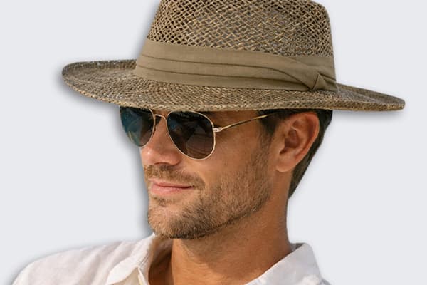 Man wearing Kenny K Men's Twisted Seagrass Gambler Hat