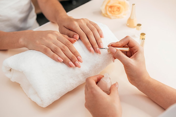 Få Manikyr eller Spa pedikyr m/u gellack hos D&D Clinic i Oslo sentrum