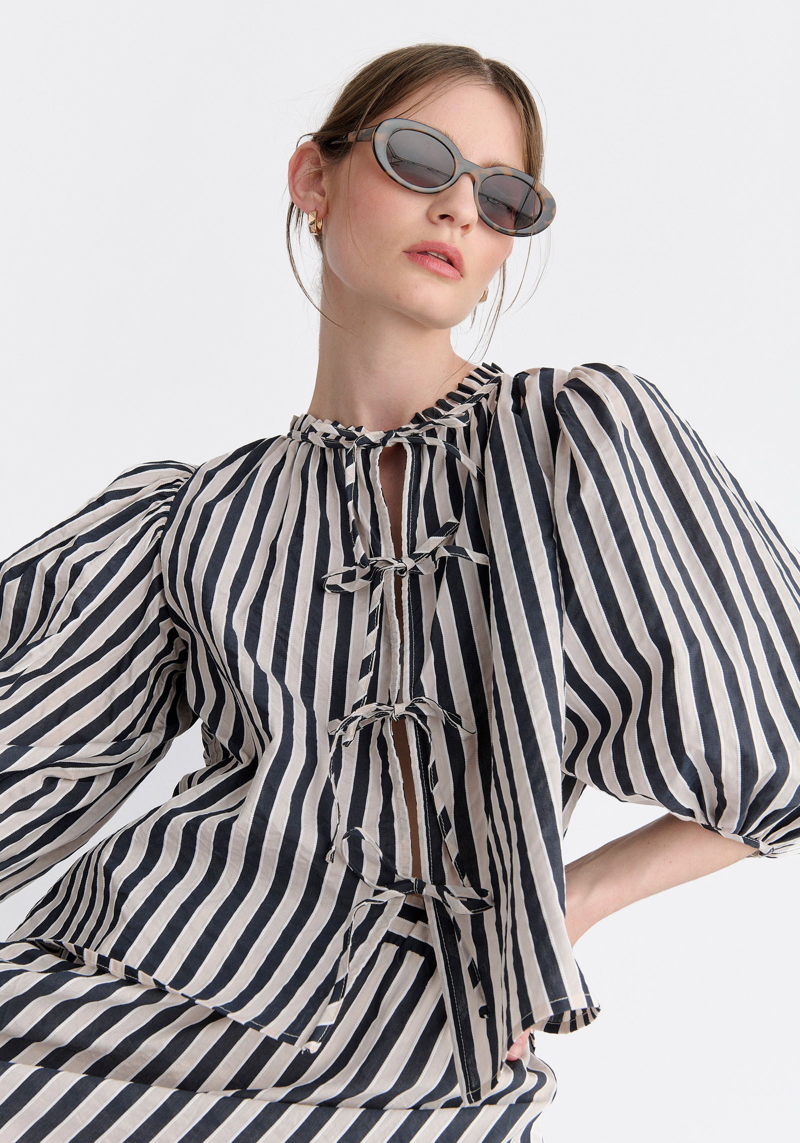 Tie Front Puff Sleeves Blouse in Cream and Black