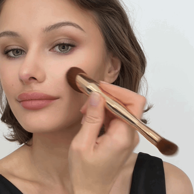 Brush 81 Dual-Ended  Place & Define Crafted with dense, high-  performance natural  bristles for seamless pickup, placement, and diffusion  for a flawless application. |  SHOP NOW