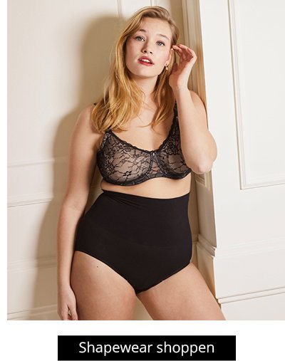 Model in Shapewearslip und Verlinkung in die Shapewear
