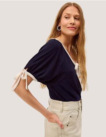 Taylor Contrast Bow Jersey T-Shirt Blue