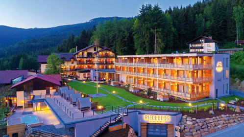Hotel außenansicht abends