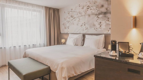Hotel Doppelzimmer mit Doppelbett