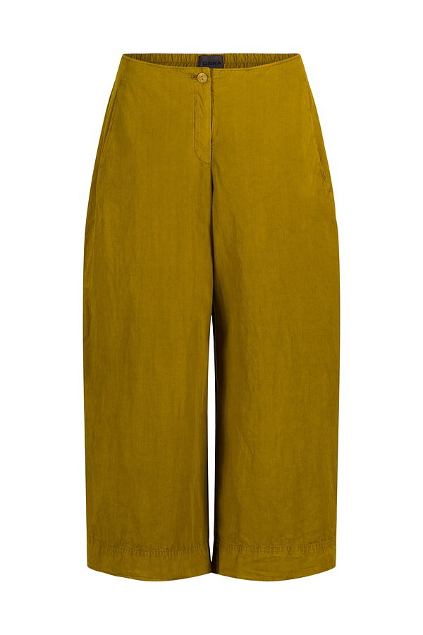 Simply beautiful! These culotte-style trousers are crafted from crinkled cotton. They are ankle-length, with a straight, wide leg and pockets in the slanted side seams. The industrial wash creates lovely crinkled effects on the topstitching. Patch pockets at the back accentuate the sporty style. The trousers feature a front zip and an elasticated waistband at the back for extra comfort.