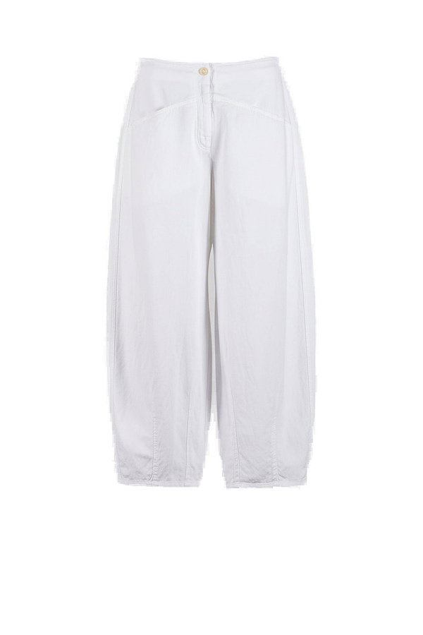 These cropped trousers feature a wide leg, which gets its barrel shape from darts at the hem. They are made from a soft lyocell-linen-cotton twill. Stitched seams and slanted front pockets add a touch of sophistication, whilst the elasticated waistband at the back ensures extra comfort. A favourite piece for all year round!