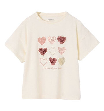 Camiseta de manga corta con corazones