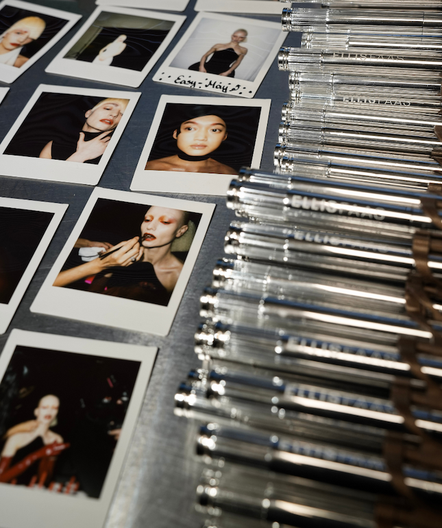 Ellis Brows behind the scenes