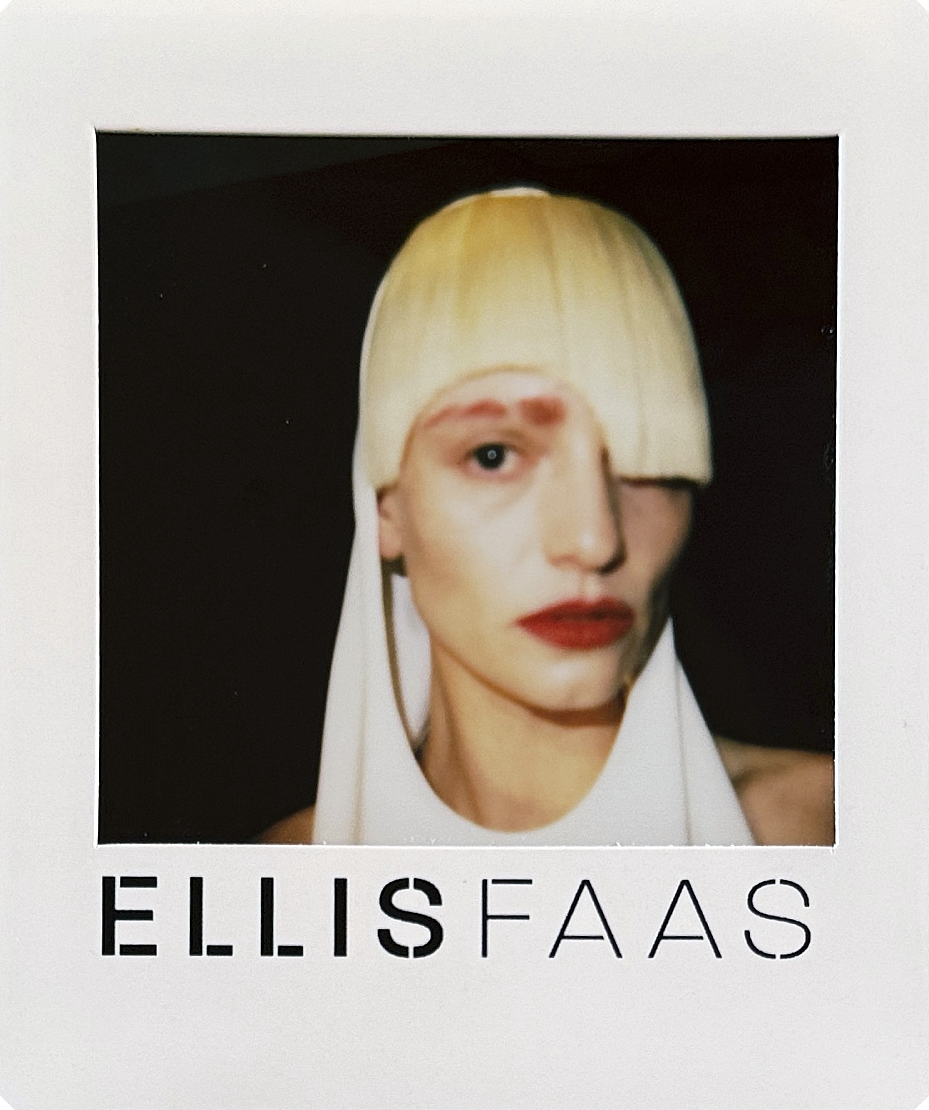 Ellis Brows behind the scenes