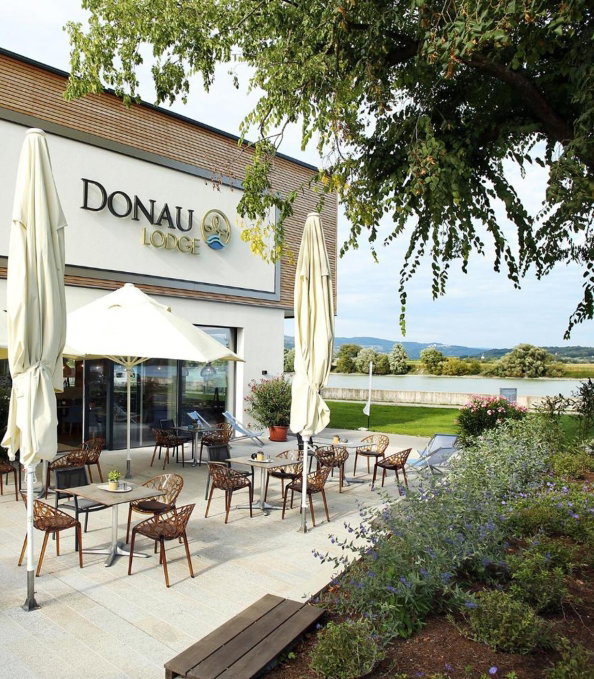 Hotel terrasse mit donaublick