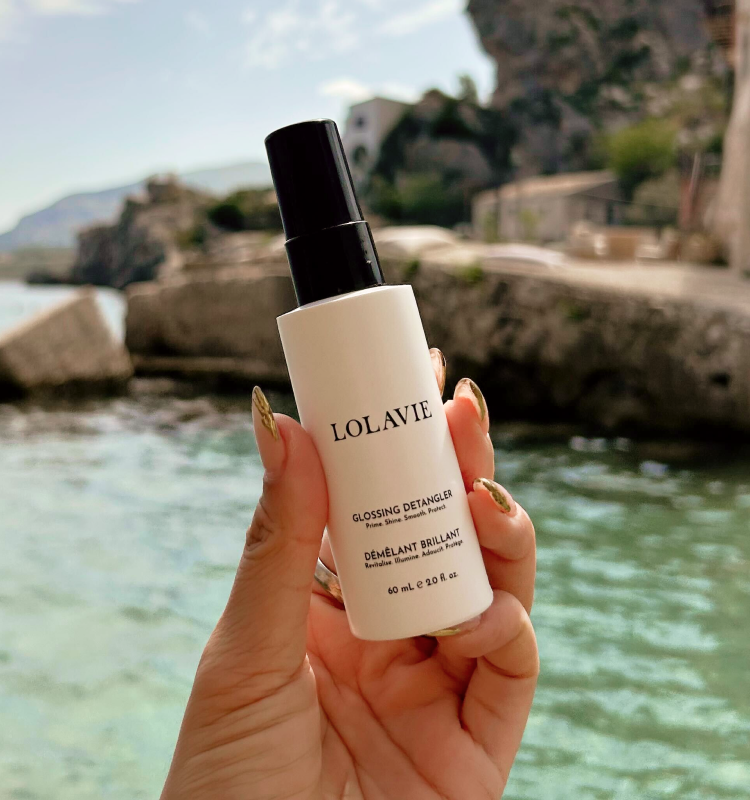 Glossing Detangler on the beach
