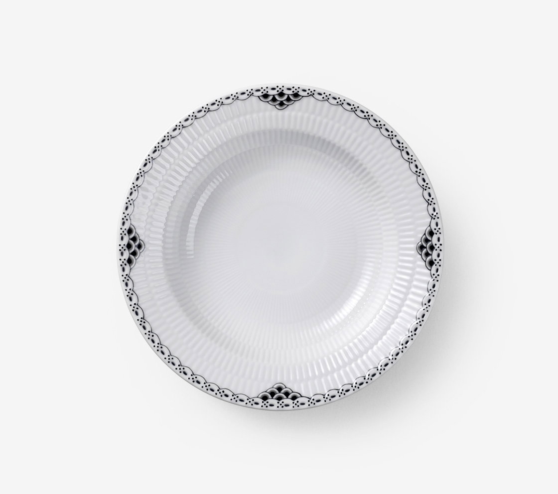 Black Lace Deep Plate, 21 cm