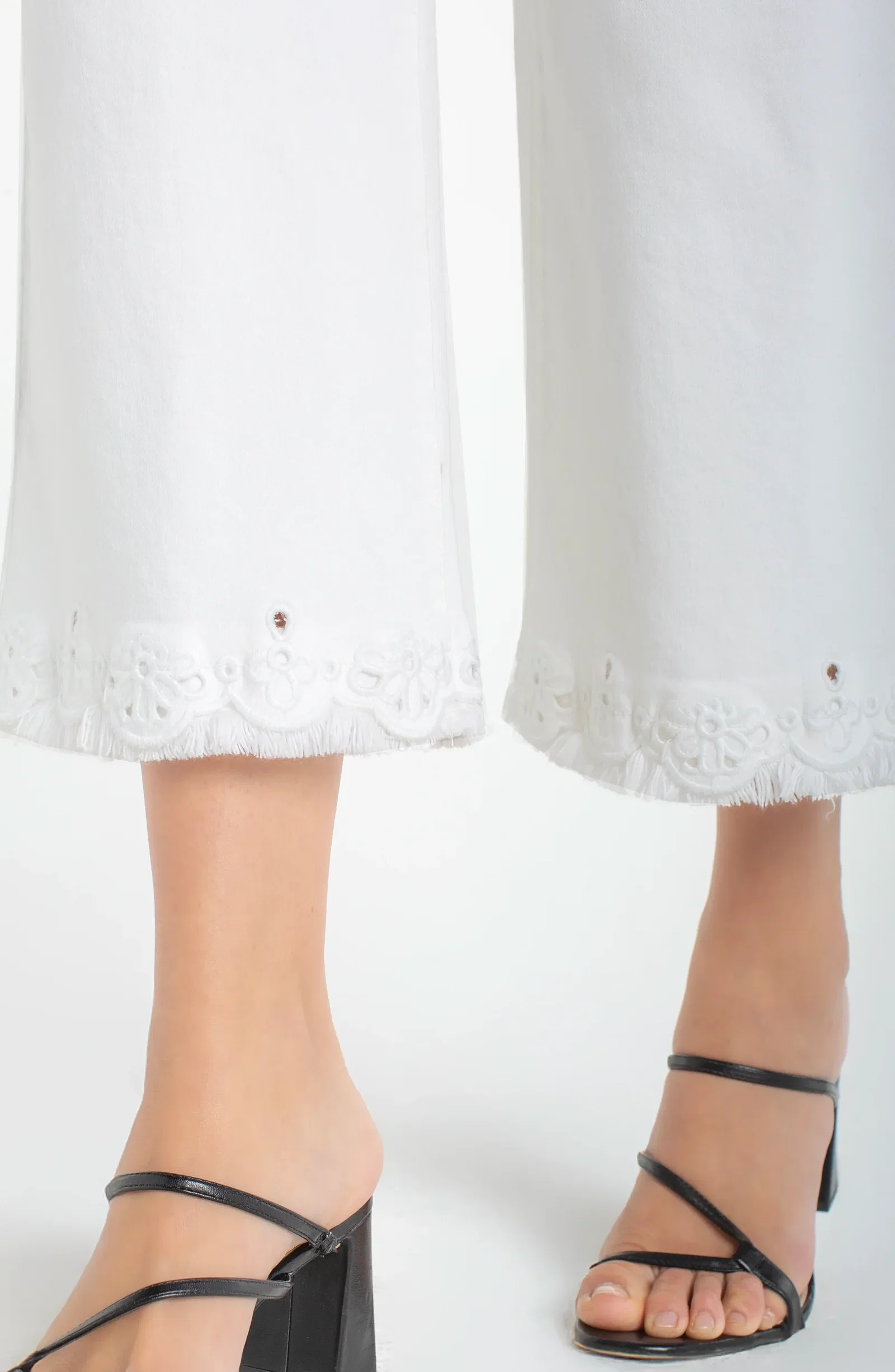 Image of STRIDE WIDE LEG CROP WITH EMBROIDERED HEM