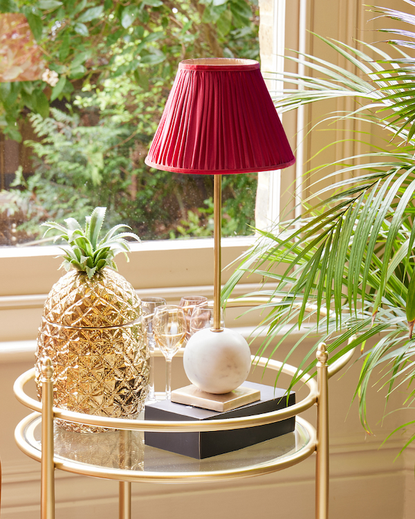 lollie cordless table lamp in white marble