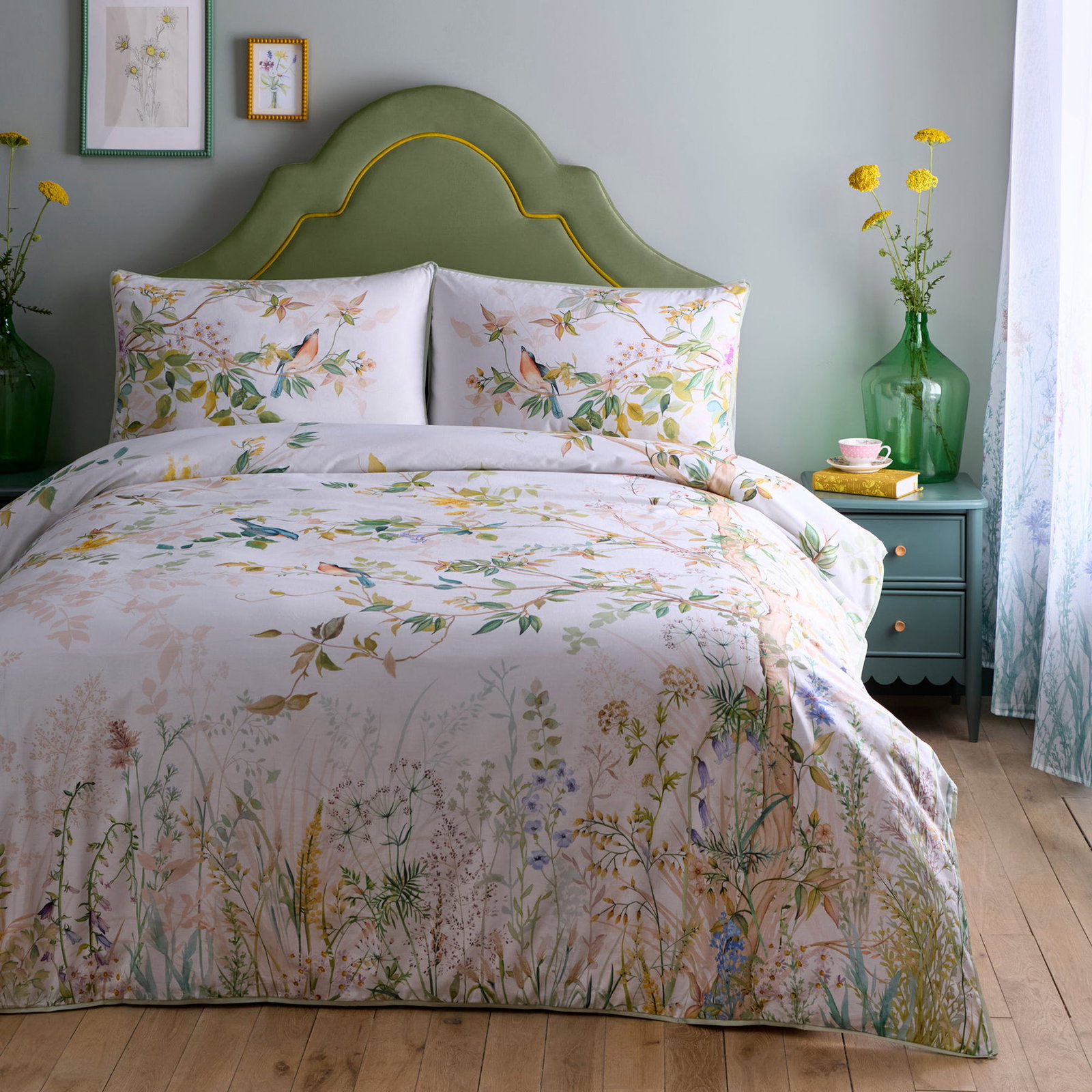 Appletree Arianna Floral Bedding Set