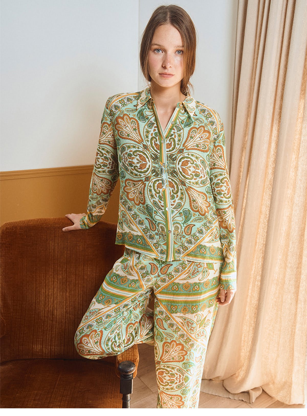 Flowing trousers, scarf print