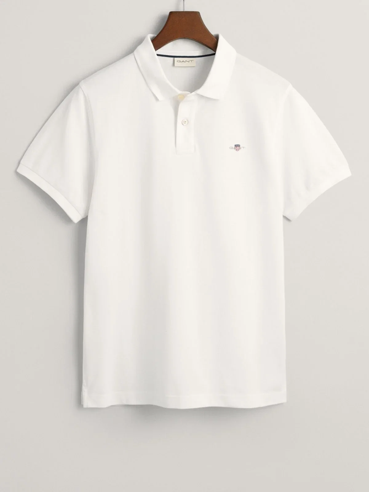 Cotton pique polo shirt with label embroidery, regular fit