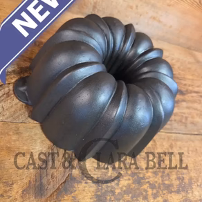 Early 1900's Wagner "B" Bundt style pan.  American history bakeware!