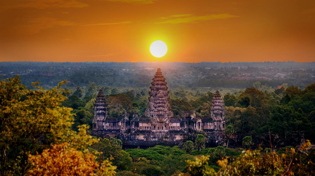 Deluxe 14-Day Vietnam & Cambodia Discovery with Hoi An, Ha Long Bay & Siem Reap