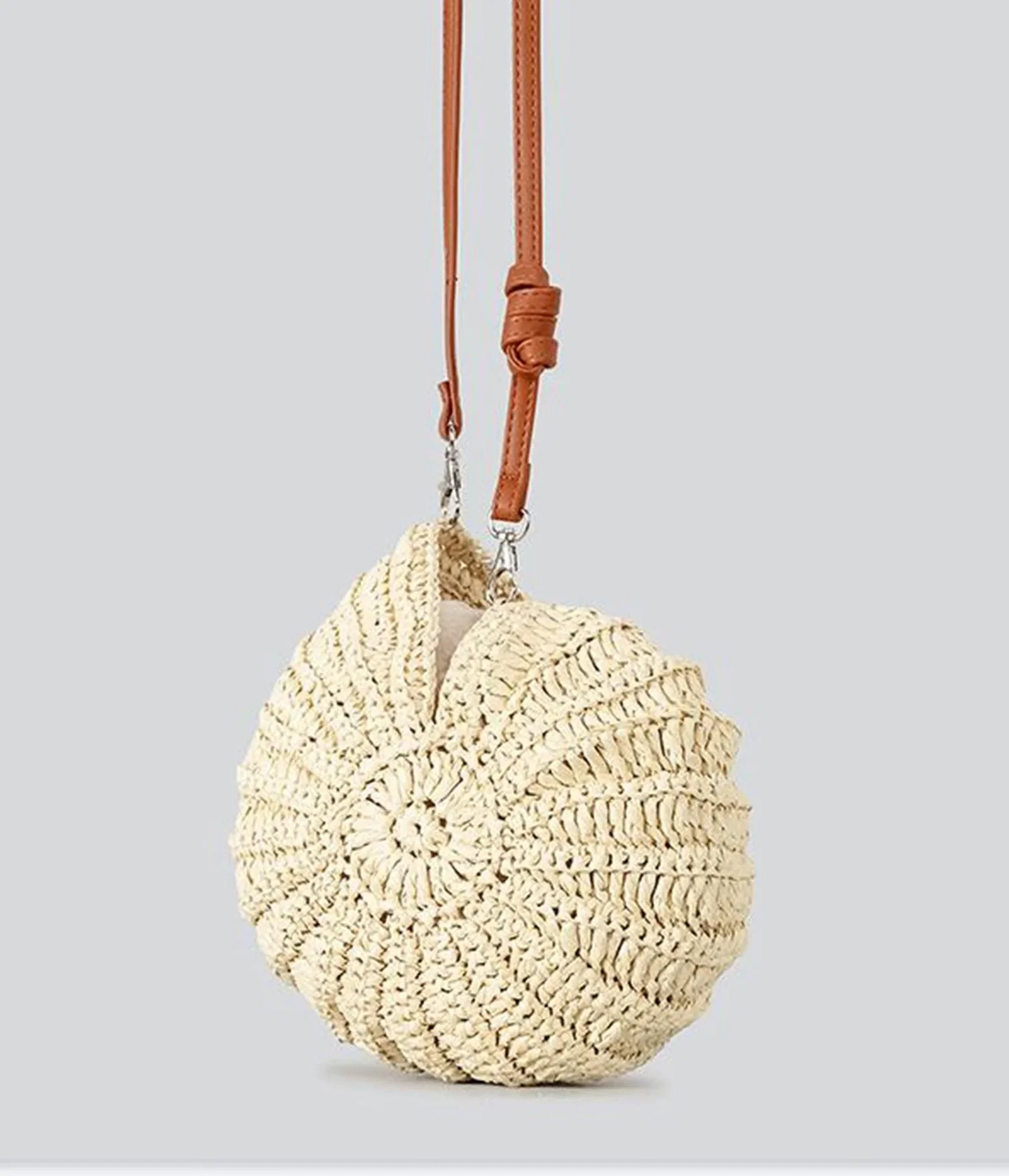 Image of Beige Conch Shell Straw Clutch