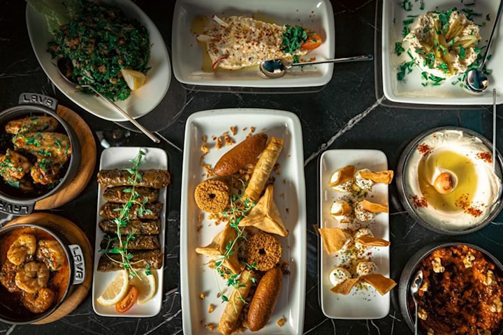 13 rätters libanesisk sharingmeny hos Carolina Restaurang i Södertälje