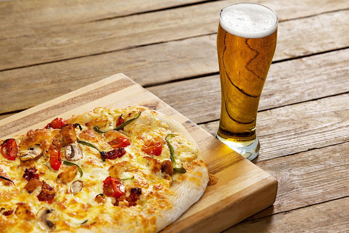 Pinsa inkl. 2 valfria öl hos Stockholm Brewing Co i Frihamnen
