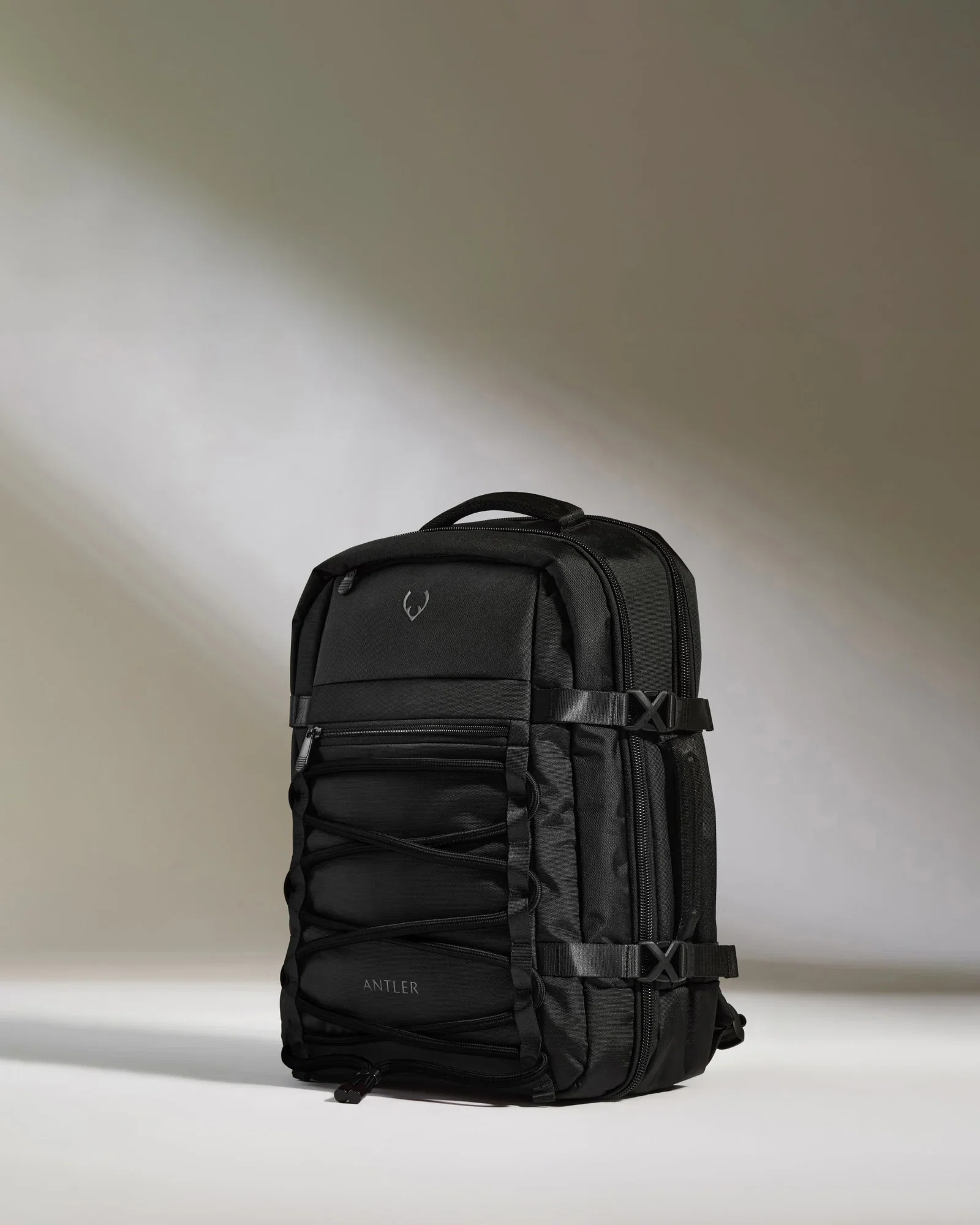 Discovery 28L Backpack in Black