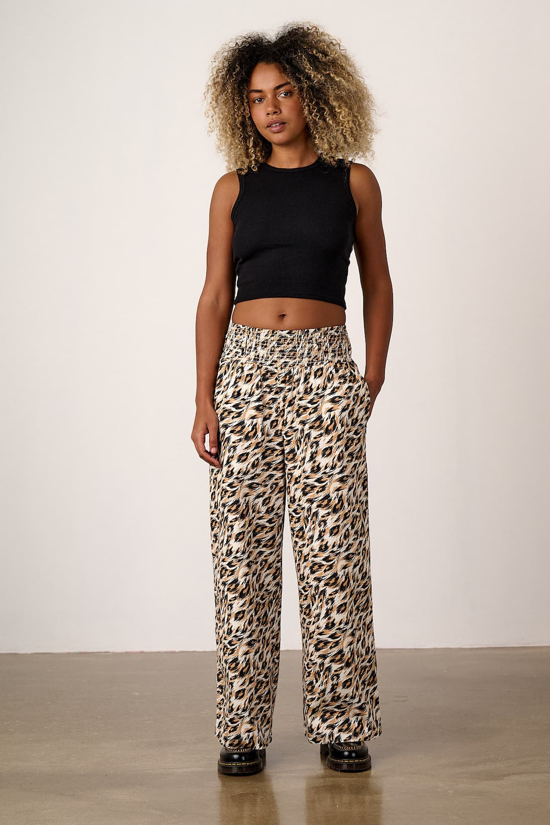 Alex - Wide Leg Cotton Trousers in Leo Swirl