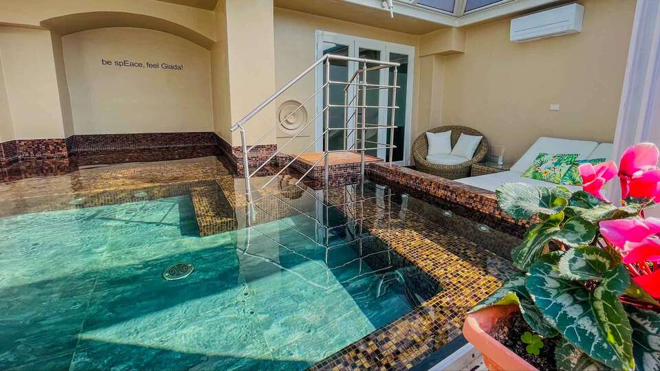 Vacanza romantica in Liguria in Junior Suite con colazione inclusa e ingresso a Spa