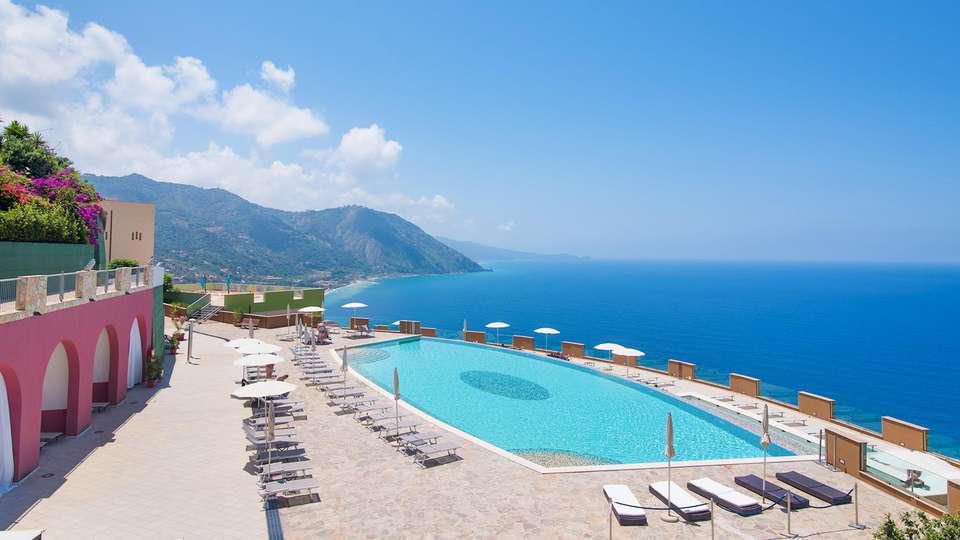 Weekend di relax in Sicilia in un hotel sul mare con mezza pensione