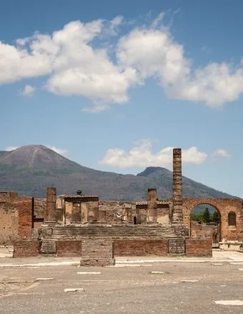 Identity of Pompeii Victim Revealed in High-Tech Scans