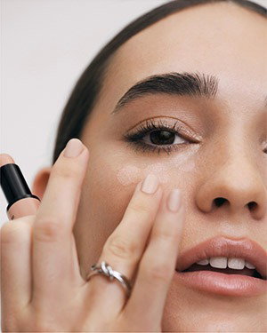 SKIN CORRECTOR STICK