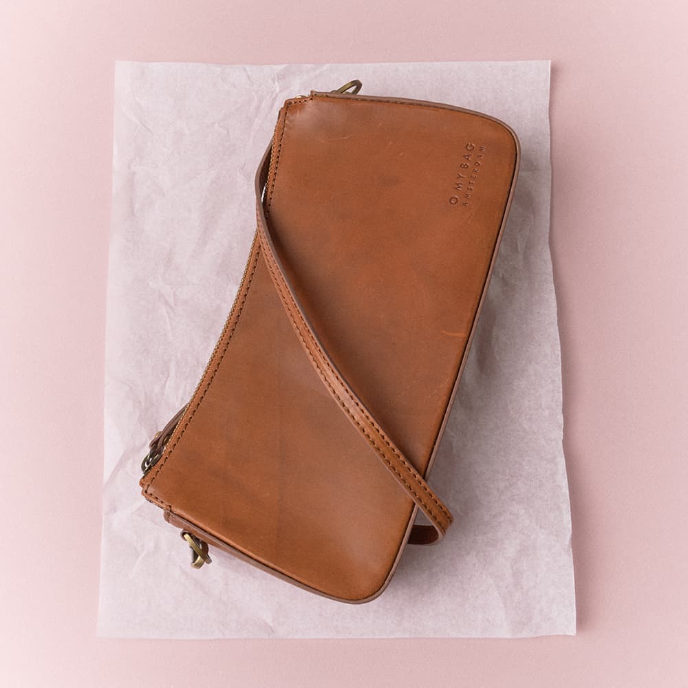 Pre-Loved Taylor in Cognac