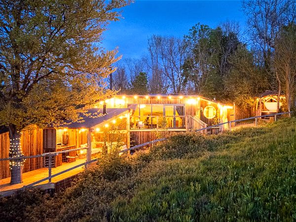 The Rook's View - luxury cabin hot tub hideaway