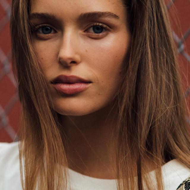 Statt Oversize: Dieser T-Shirt-Schnitt liegt im Sommer 2026 im Trend