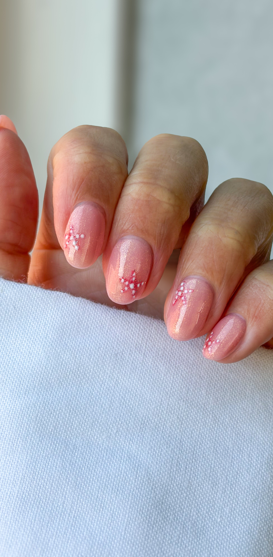 Summer Club Sea Star Nail Art with 497 Sunkissed Pink and 494 Riviera Rouge from the Summer Club Collection